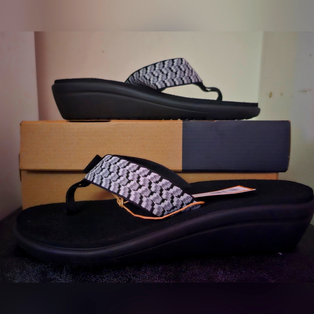 Teva w voya wedge sandles size 10